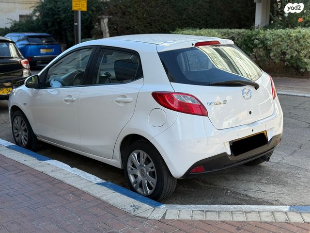 מודעת רכב מאזדה 2