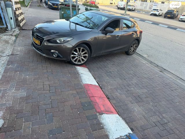 מודעת רכב מאזדה 3