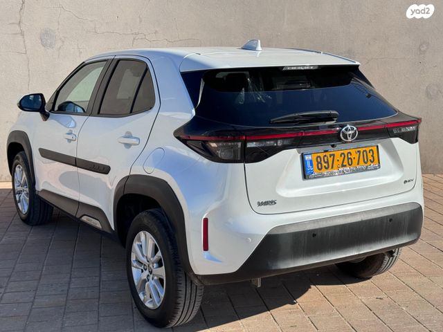 טויוטה יאריס קרוס