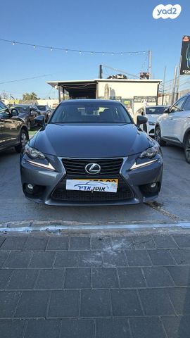 מודעת רכב לקסוס IS