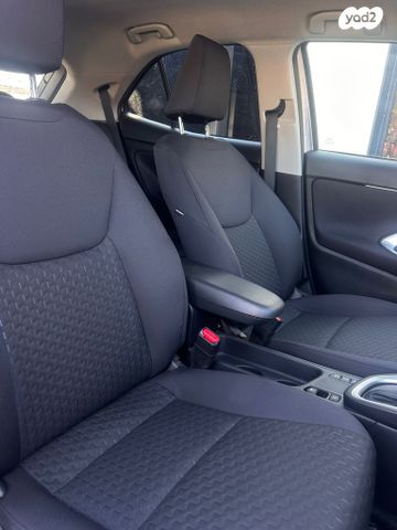 טויוטה יאריס קרוס