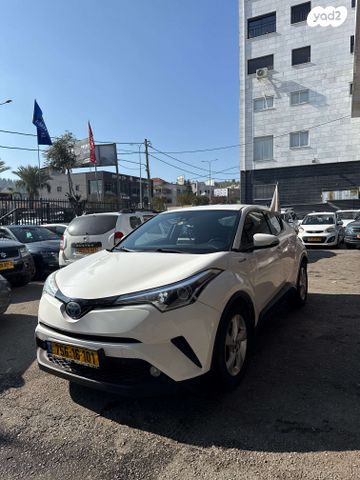 מודעת רכב טויוטה C-HR