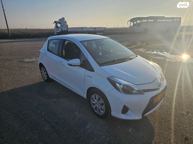טויוטה יאריס