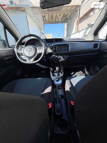 טויוטה יאריס