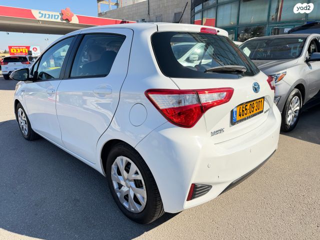 טויוטה יאריס