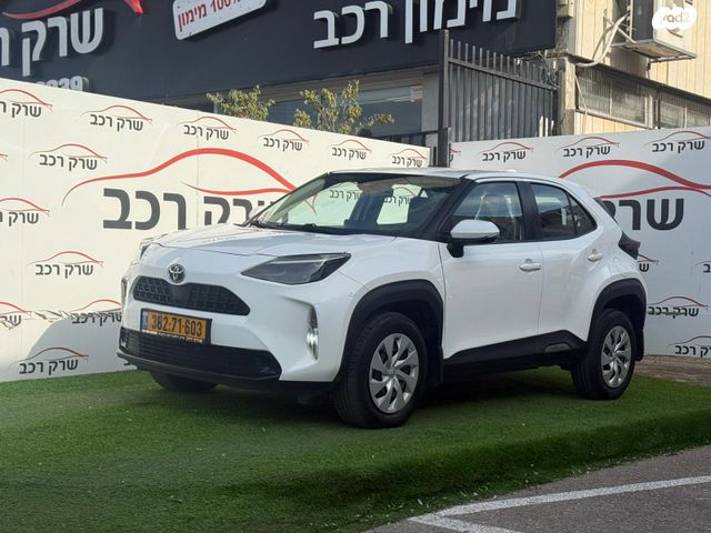 טויוטה יאריס קרוס