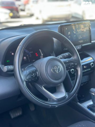 טויוטה יאריס קרוס