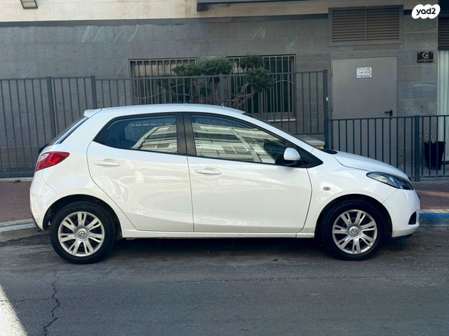 מודעת רכב מאזדה 2