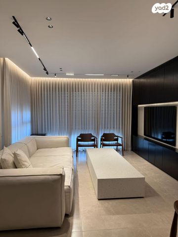 י"א הספורטאים 28