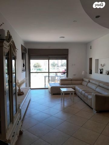 יצחק חכימי 13