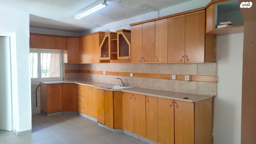 יוסף שפרינצק 52