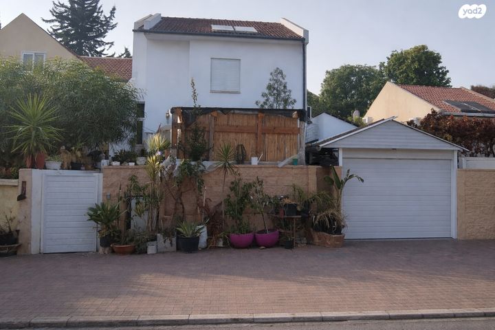 דו משפחתי, הדולב 28, צורן, קדימה צורן