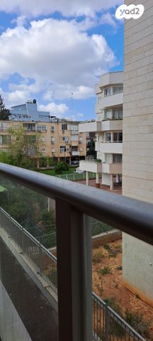 דירה, ז'בוטינסקי 14, מרכז דרום, רעננה