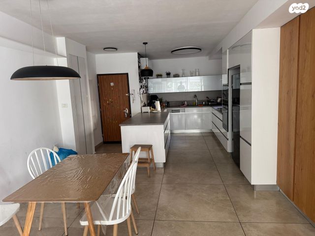 דירה, ז'בוטינסקי 15, מרכז דרום, רעננה