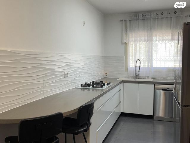 טריפלקס, הבשן 50, גבעת כלניות, יקנעם עילית