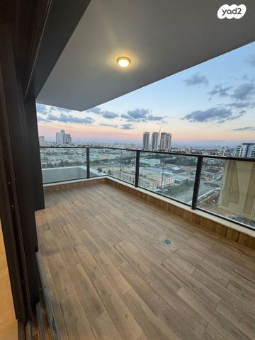 גג/ פנטהאוז, יוחנן הסנדלר 7, דרום חדש, פארק הים, בת ים