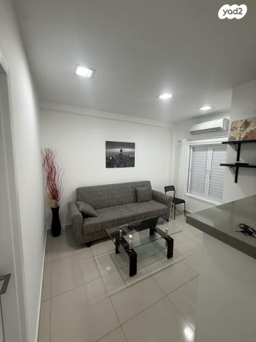 שדרות העצמאות 56