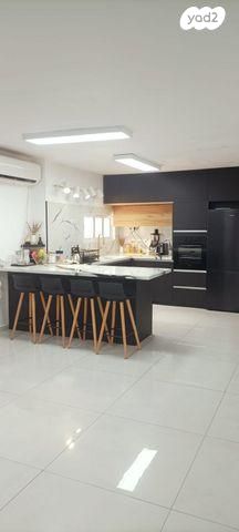 קיבוץ גלויות 21