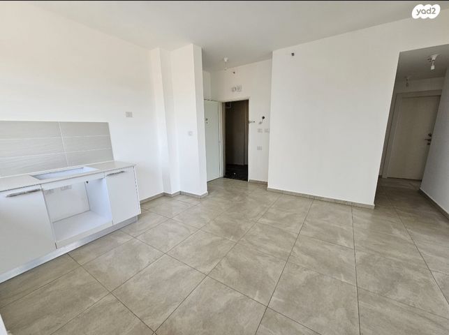 דירה, לאה גולדברג 10, חתני פרס ישראל, באר יעקב