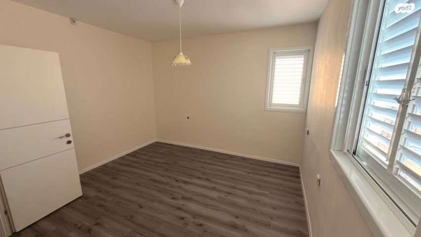 דירה, אהרון שקולניק 4, ג' / מרכז מזרח העיר, רחובות