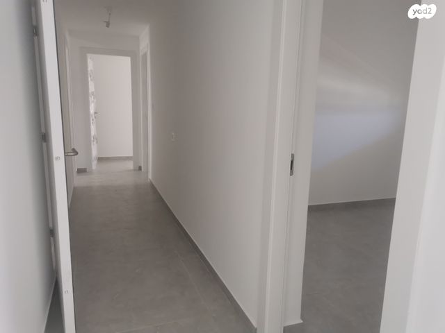 דירה, כליל החורש 9, יצחק שמיר, נהריה