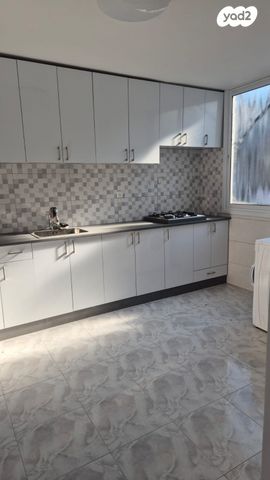 דירה, כובשי החרמון 21, רמת הנשיא, בת ים