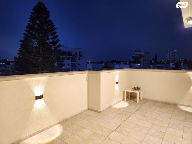 גג/ פנטהאוז, הראובני 3, גרין ועם, חולון