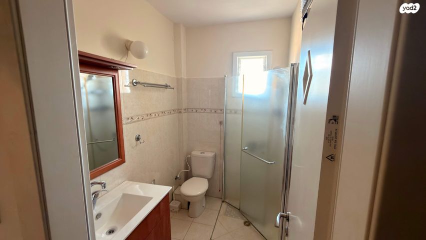 דירה, אהרון שקולניק 4, ג' / מרכז מזרח העיר, רחובות