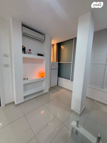 דירה, שדרות העצמאות 56, ניצנה, בת ים