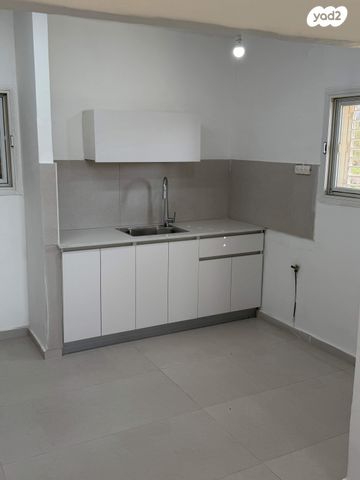 שדרות הרקפת 8