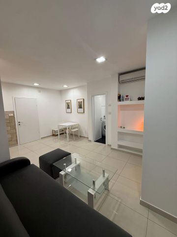 שדרות העצמאות 56