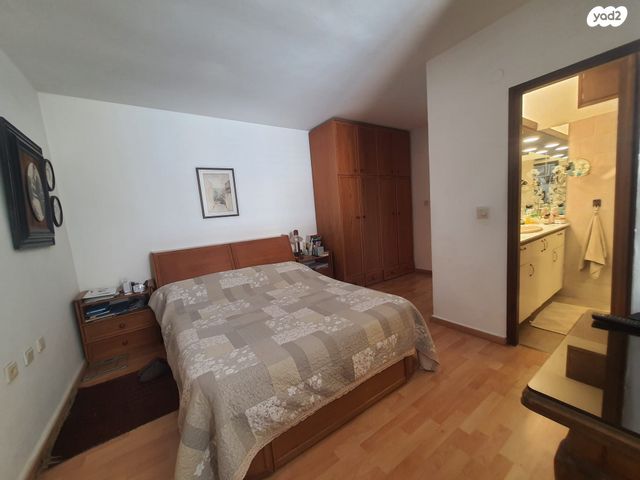 גג/ פנטהאוז, הרצל 73, קרית ספיר, כפר סבא