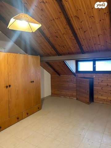 דו משפחתי, הפרחים 1, בית השיטה, בית השיטה