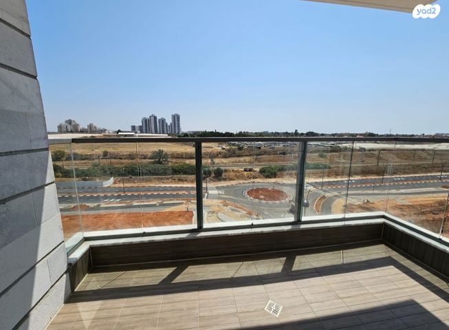 דירה, לאה גולדברג 10, חתני פרס ישראל, באר יעקב