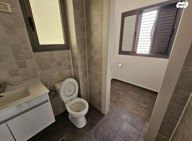 דירה, לאה גולדברג 10, חתני פרס ישראל, באר יעקב