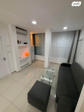 דירה, שדרות העצמאות 56, ניצנה, בת ים