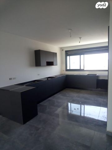 גג/ פנטהאוז, ספיר 26, אבני חן, חריש