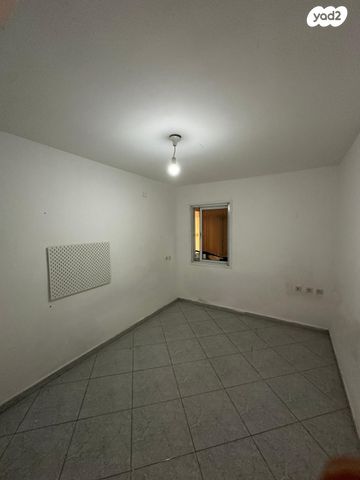 דירה, רמת הגולן 29, קרית שרת מזרח, חולון