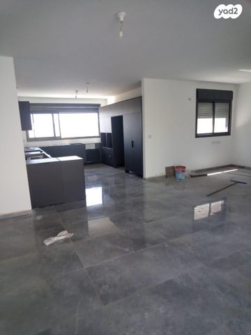 גג/ פנטהאוז, ספיר 26, אבני חן, חריש