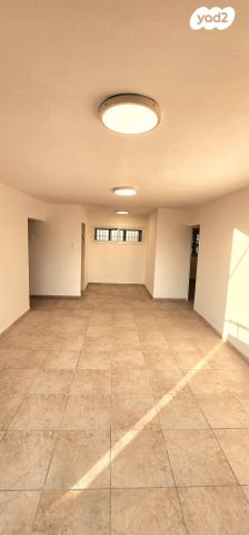 דירה, הנשיא 20, בית וקאנטרי, גיורא יוספטל, גבעת שמואל