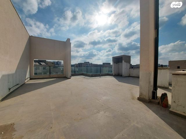 גג/ פנטהאוז, ספיר 26, אבני חן, חריש