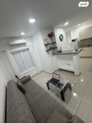 דירה, שדרות העצמאות 56, ניצנה, בת ים