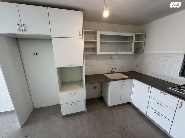 דירה, מרדכי אנילביץ' 1, קרית ויצמן, רעננה