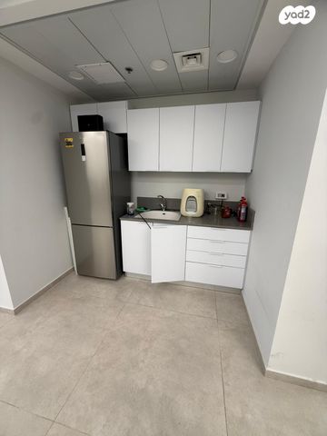 משרדים, שדרות מנחם בגין 1, החותרים, טירת כרמל