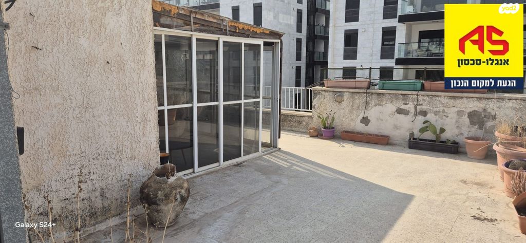 גג/ פנטהאוז, סמטת הדרור, רמתיים, הוד השרון