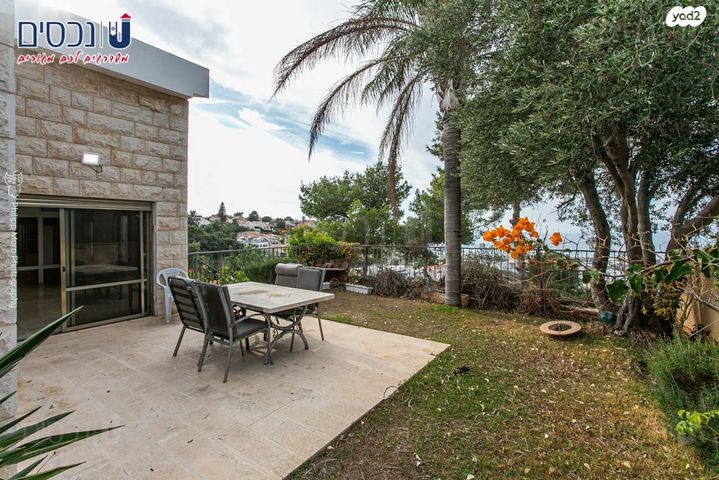 הוד הכרמל, דניה