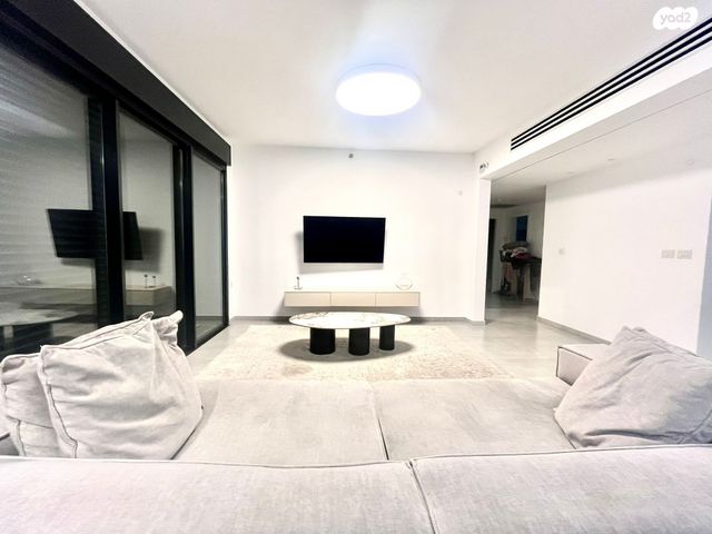 דירה, יעקב דורי, נאות שמיר, רמלה