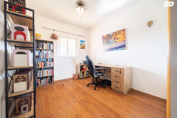 דירה, הרב עוזיאל 6, פתח תקווה