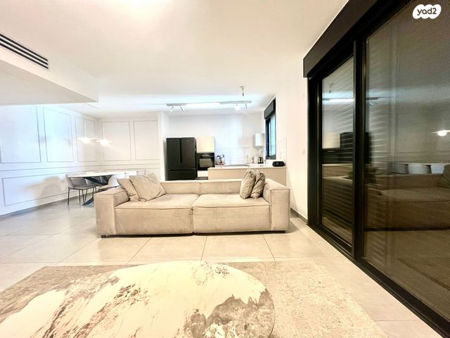 דירה, יעקב דורי, נאות שמיר, רמלה