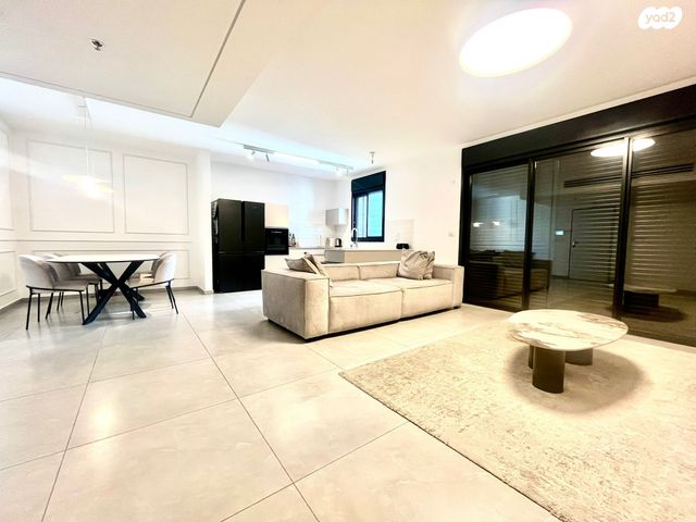 דירה, יעקב דורי, נאות שמיר, רמלה